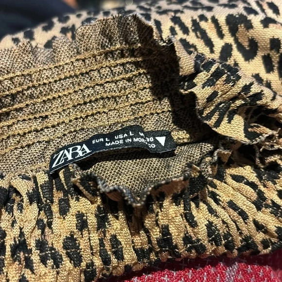 ZARA Mock Neck short Sleeve knit Leopard print top Sz Large - Picture 4 of 10
